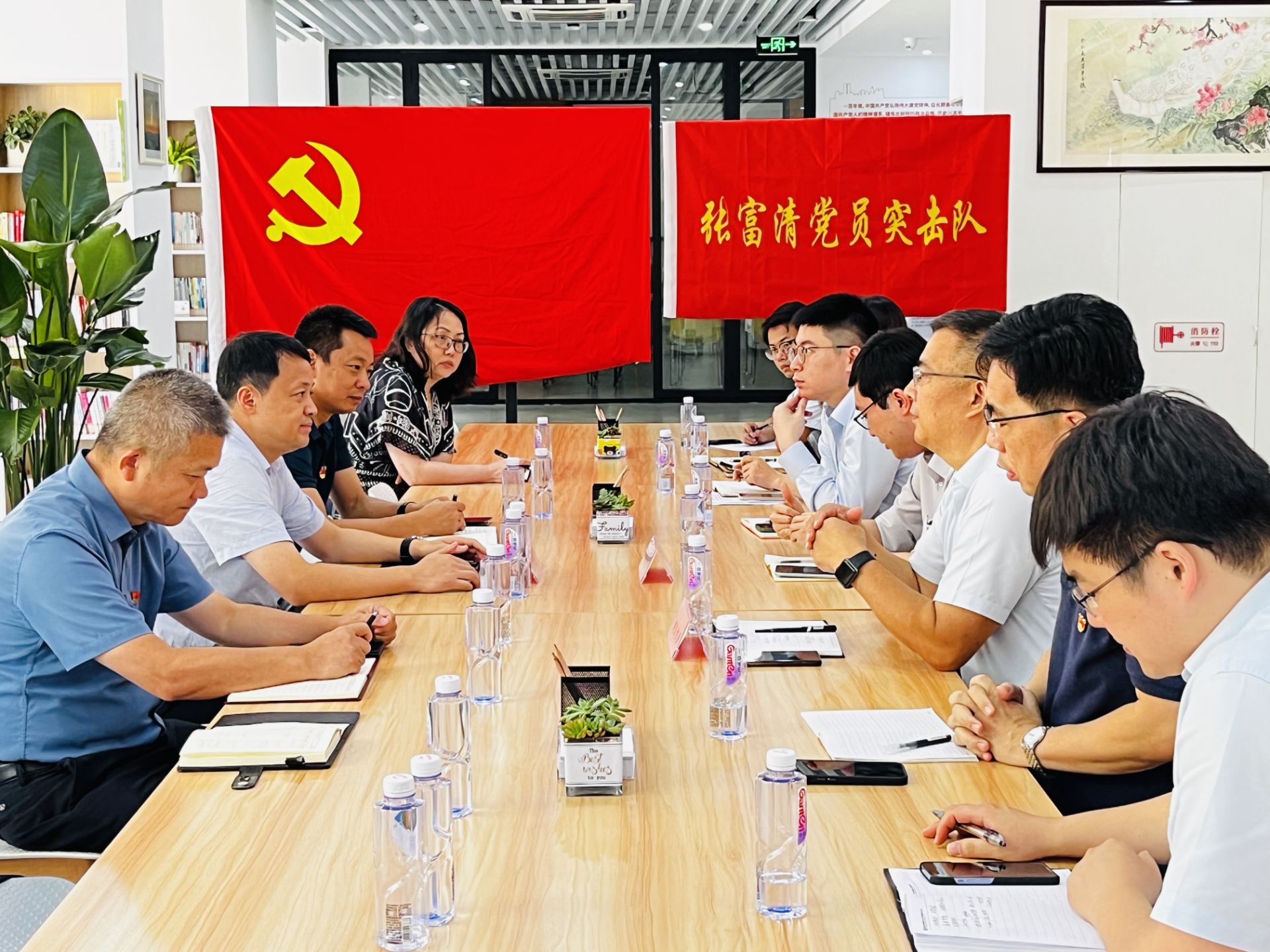 新区宜居  未来已来 —3868la银河总站集团开展联合主题党建共建活动